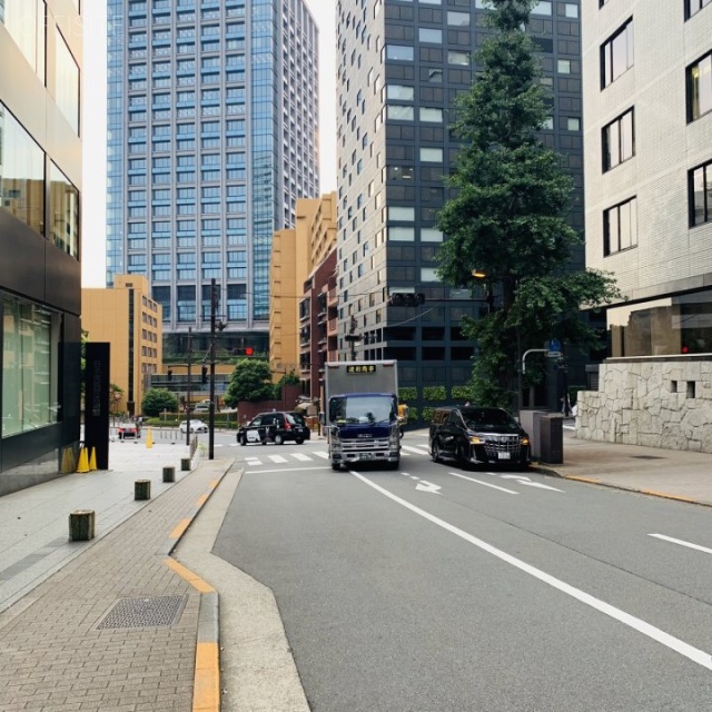 紀尾井町金田ビル ビル前面道路