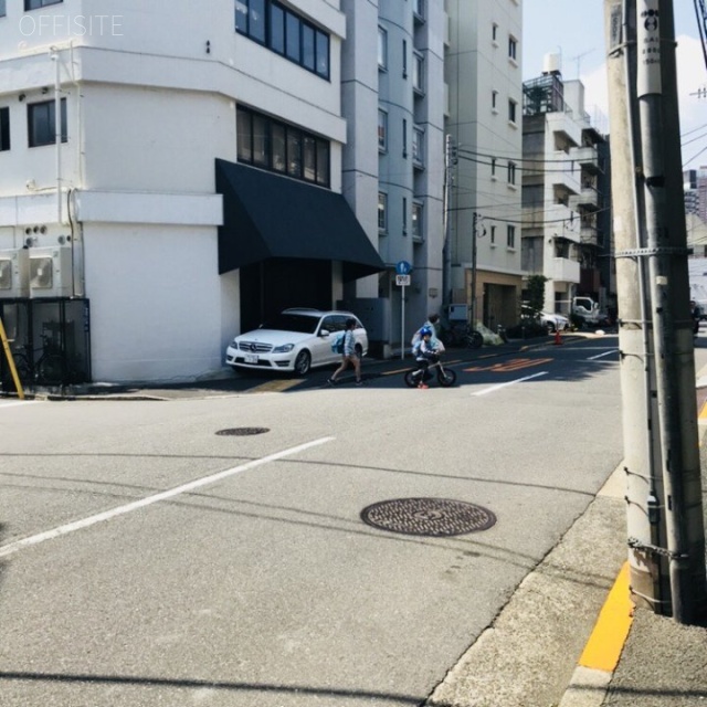 メゾン東麻布 ビル前面道路