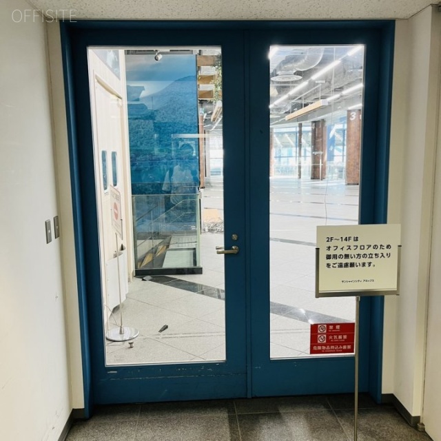 サンシャインシティアネックス 1階店舗出入口