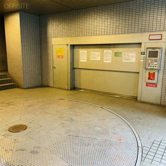 トーシンビル 駐車場