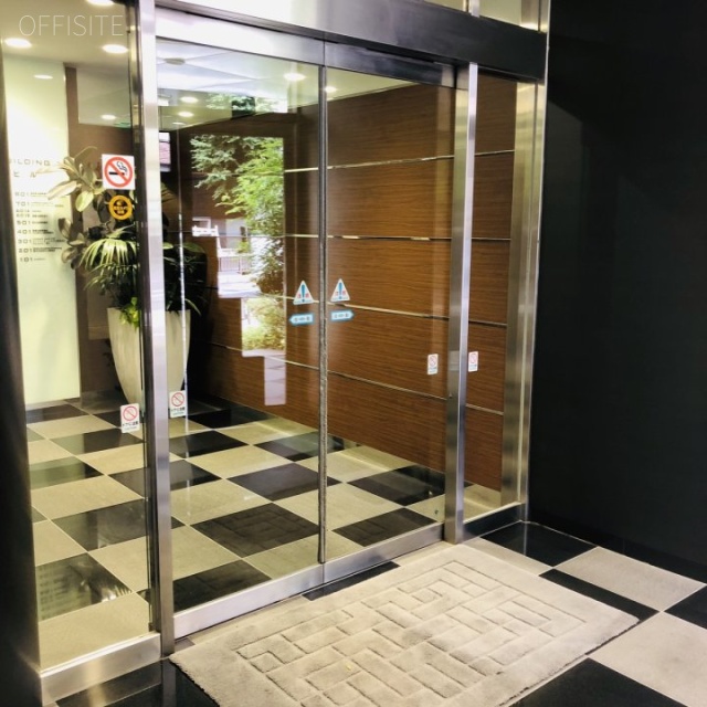 東都ビル エントランス