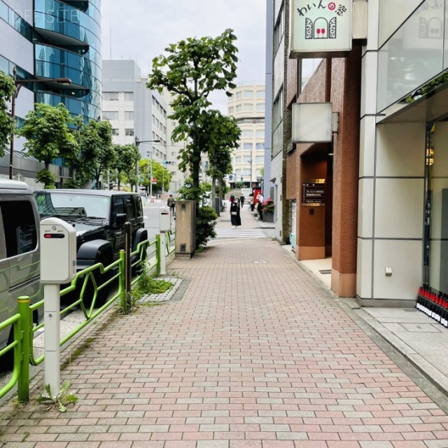 銀座3丁目ビル ビル前面道路