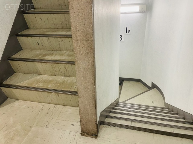 利根川第2ビル 階段