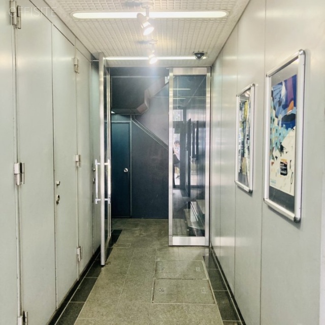 アクシーズ7号館ビル エントランス