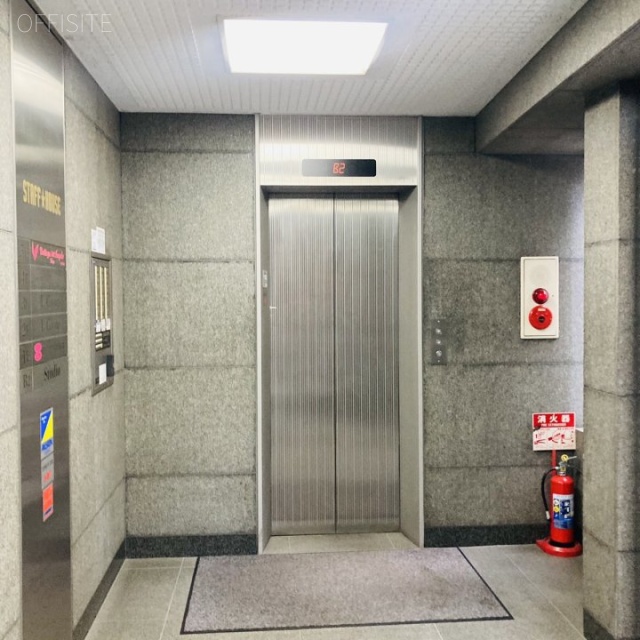 スタッフハウスビル エントランス