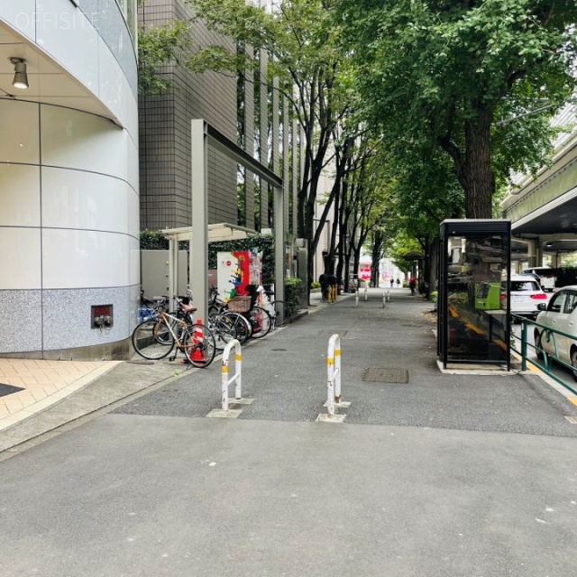 CーCube南青山 前面歩道