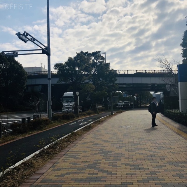 ダイバーシティ東京オフィスタワー ビル前面道路