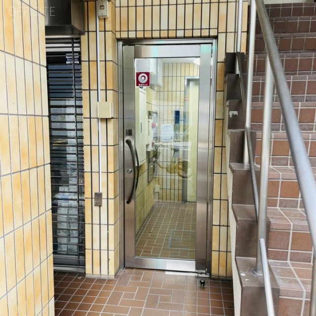 NTビル オフィスビル出入口