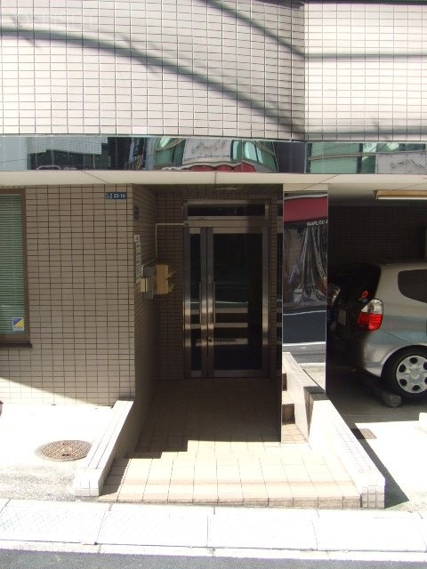 小川商事ビル エントランス