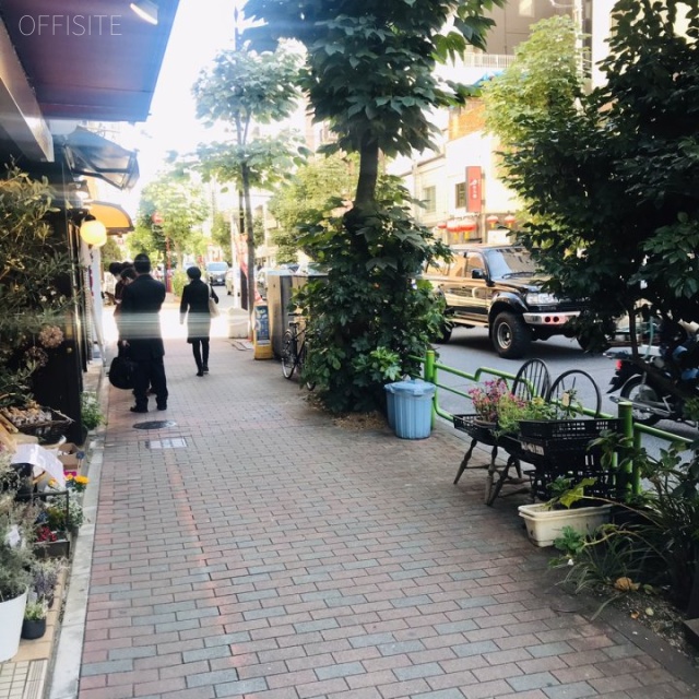 深山ビル ビル前面道路