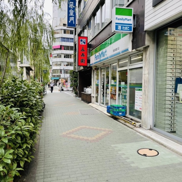 銀友ビル 前面歩道
