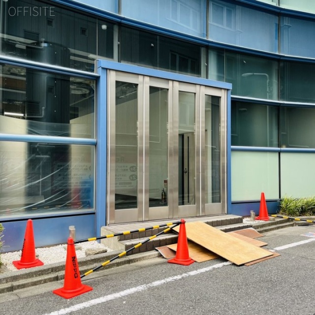 サンシャインシティアネックス 1階店舗裏出入口