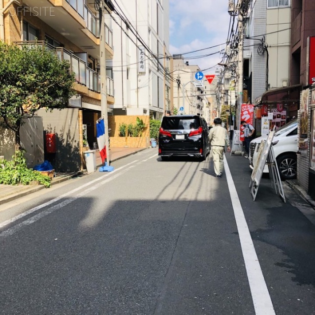 芝大門RUビル ビル前面道路