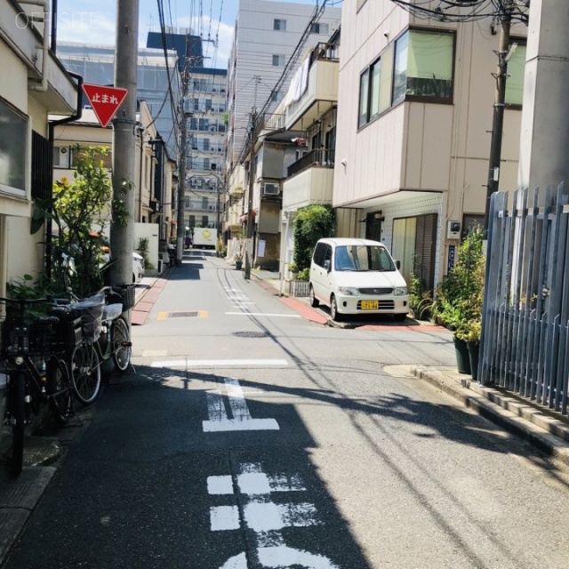 山口ビル ビル前面道路