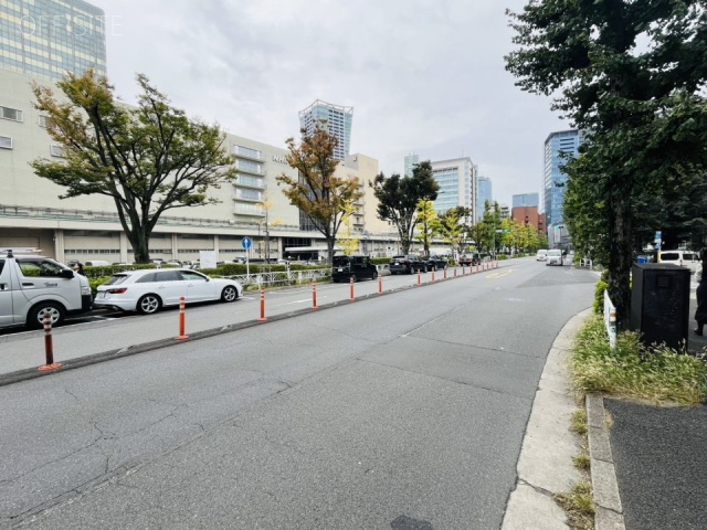 NRビル 前面道路