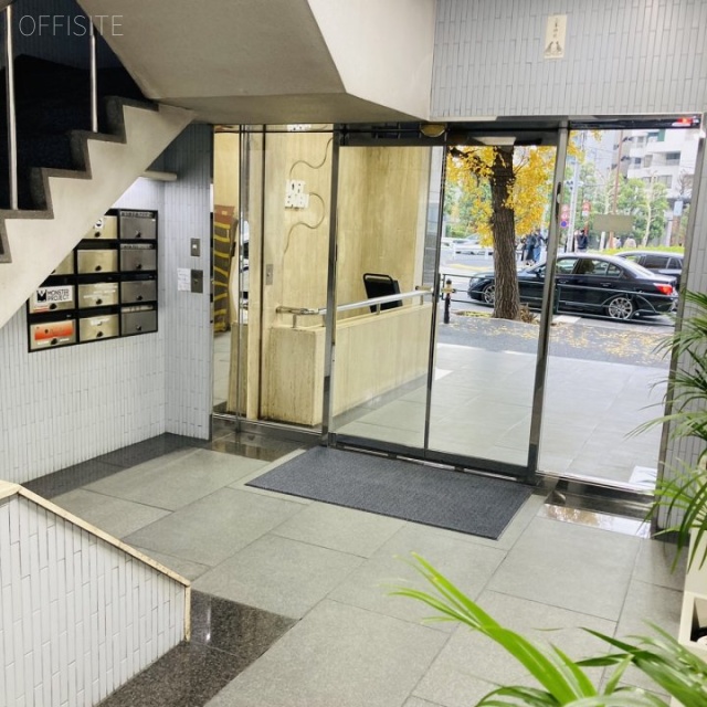 八千代ビル エントランス