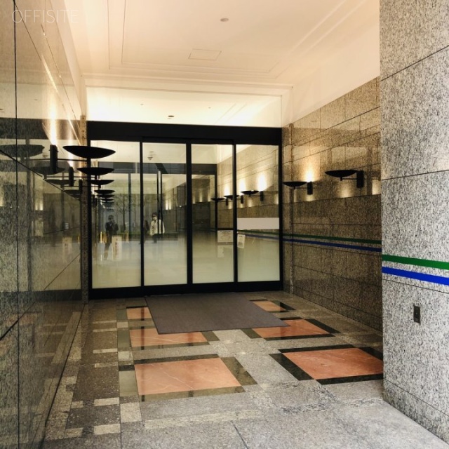 大手町ファーストスクエアウエストタワー オフィスビル出入口