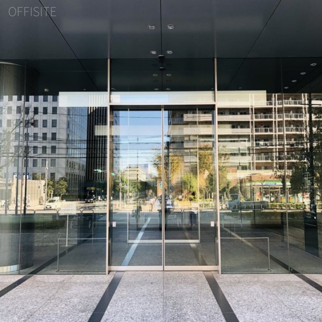 グラスキューブ品川 オフィスビル出入口