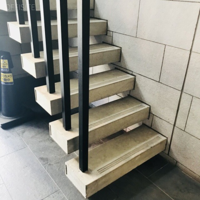G-FRONT青山 階段