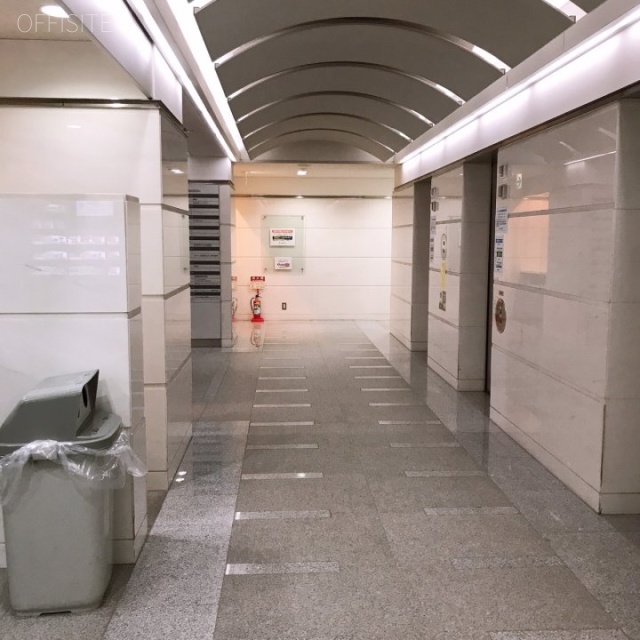 ワカ末ビル(7階:サービスオフィス) エントランス