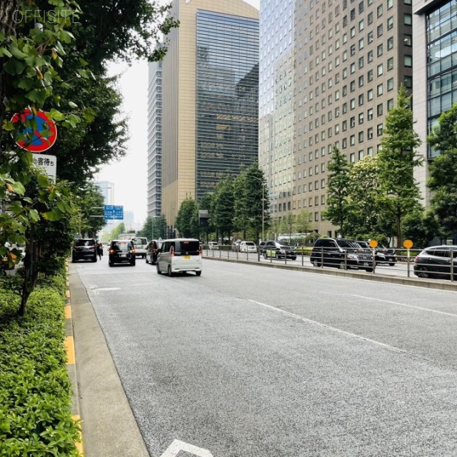 大手町ビル 前面に日比谷通り