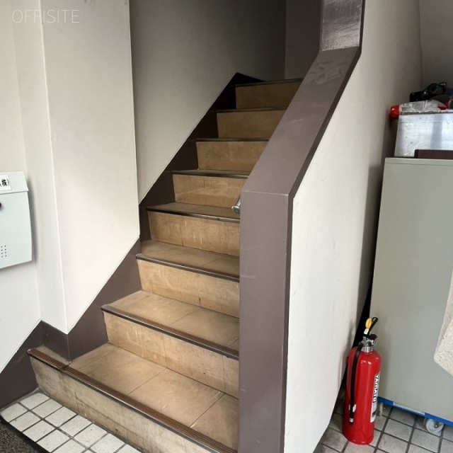 丸松陶器ビル エントランス