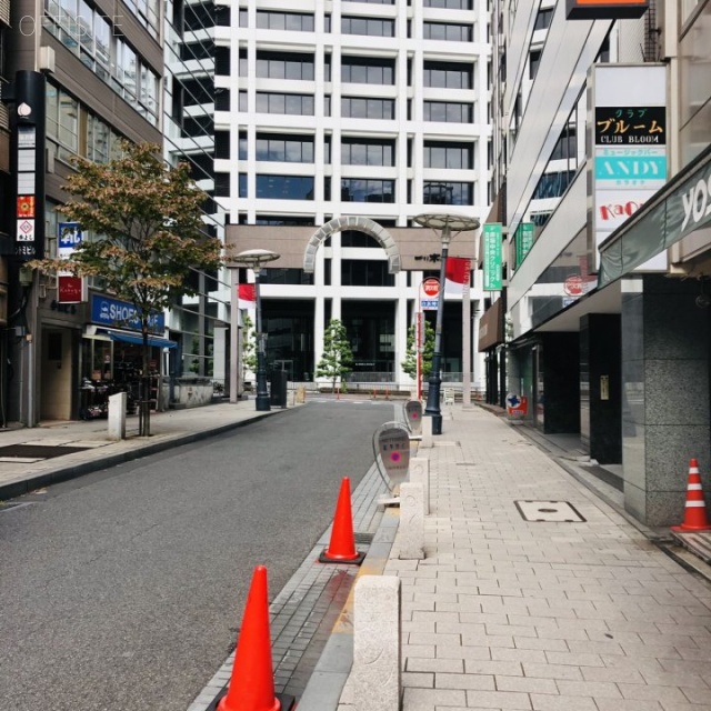 東都赤坂ビル ビル前面道路