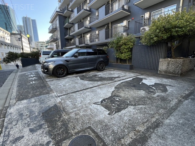 ninetytwo13 駐車場も区画ごとにデザインされています