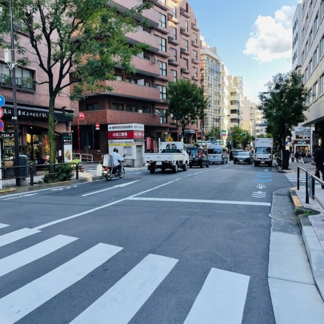 PMO半蔵門 ビル前面道路