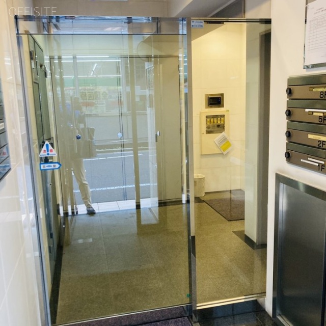 フォロス岩本町ビル オフィスビル出入口