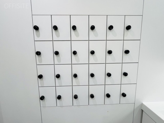 ヒューリック神宮前タワービルディング 女子トイレ収納ボックス