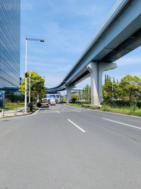 有明セントラルタワー 前面は青海•有明南連絡線