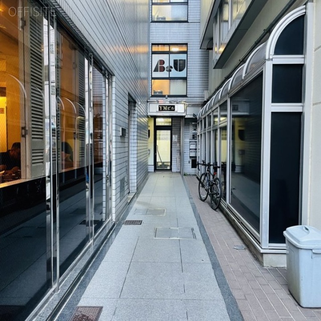 テクス芝浦ビル オフィスビル出入口へのアプローチ