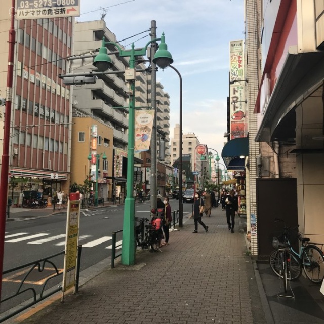 三辰(サンシン)ビル ビル前面道路