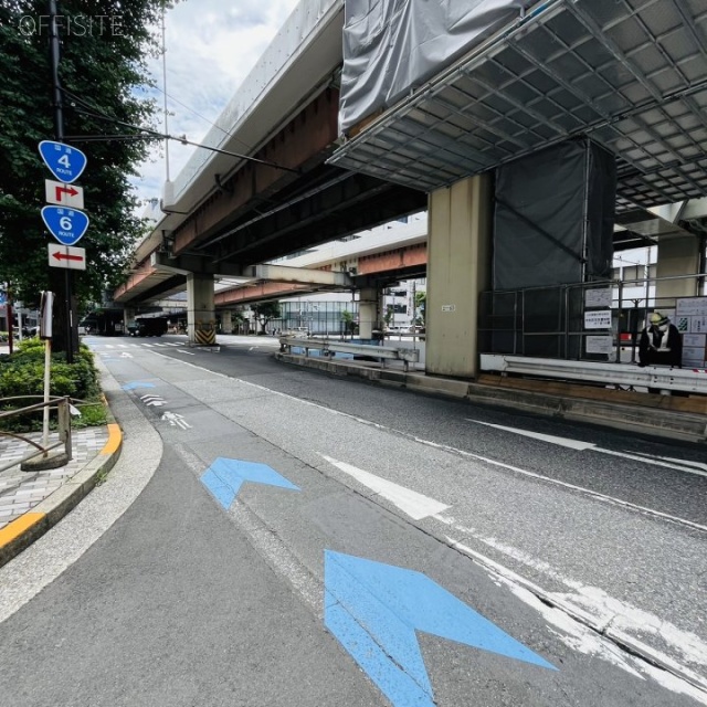 日本橋本町東石ビル 前面の昭和通り