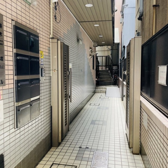 鈴武浅草橋駅前ビル エントランス