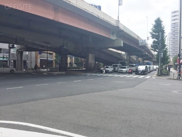 サンビル ビル前面道路