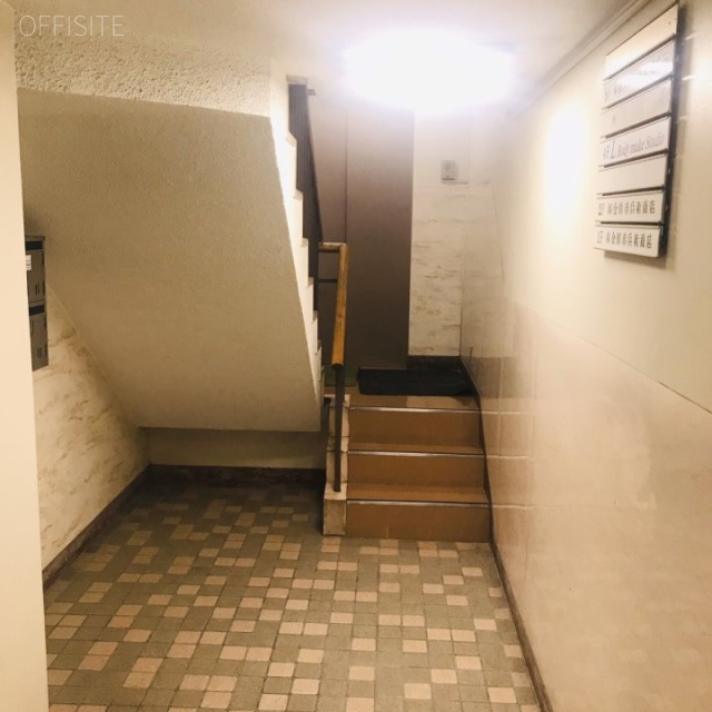 金原ビル エントランス