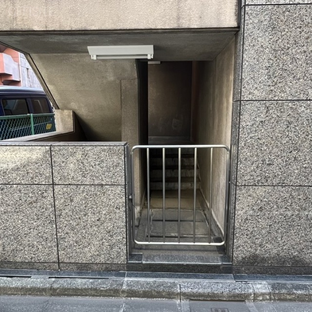 昭和アステック5号館 非常階段側出入口