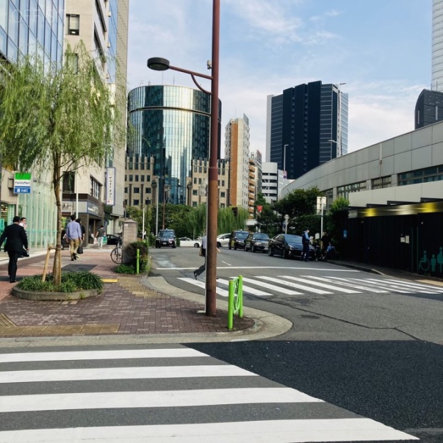 銀座8丁目10番ビル ビル前面道路