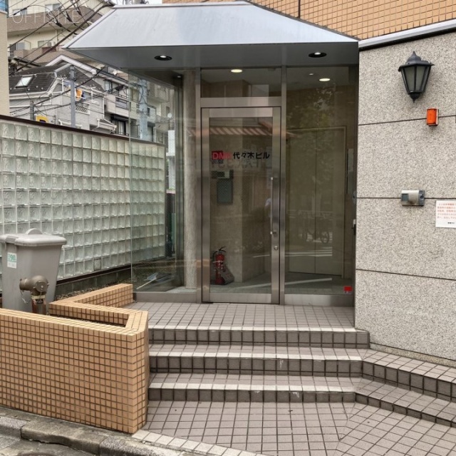 DMK代々木ビル エントランス
