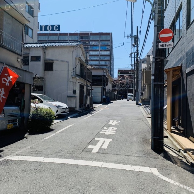 東京モリスビル第10 ビル前面道路