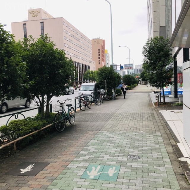 ロリエ市ヶ谷ビル ビル前面道路