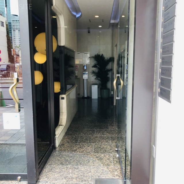 ほうらいやビル エントランス