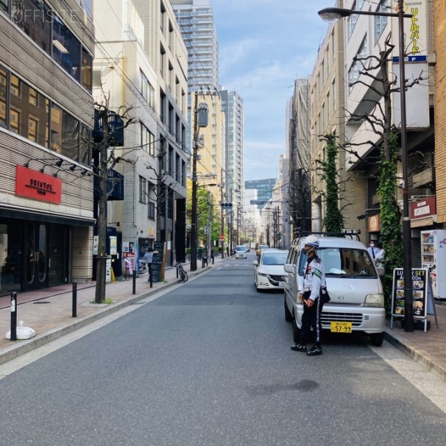 相田ビル ビル前面道路