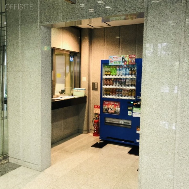 大森パークビル エントランス 自動販売機