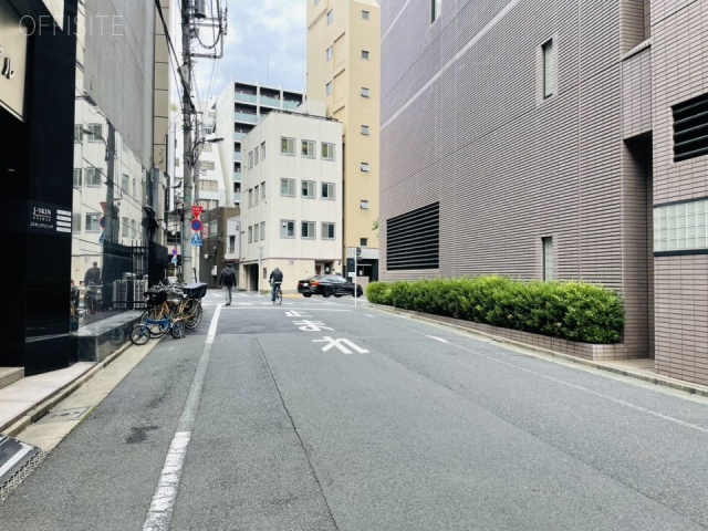 CGA新富ビル 前面道路