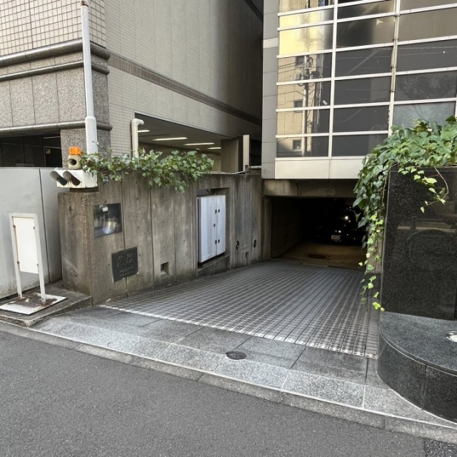 キャナルタワー 駐車場