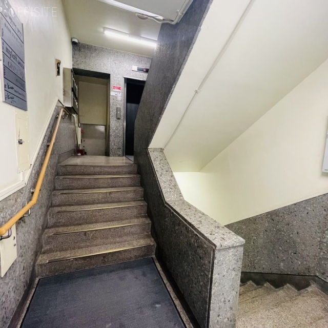 銀ビル エントランス