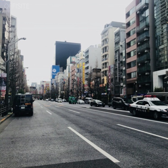 虎ビル ビル前面道路